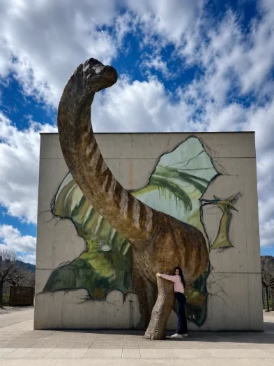 Mar junto al dinosaurio